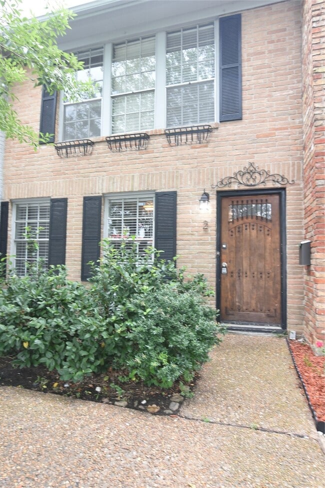 property at 940 Wycliffe Dr