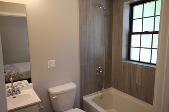 3104 W Sunnyside Ave, Unit 3R in Chicago, IL - Building Photo - Building Photo