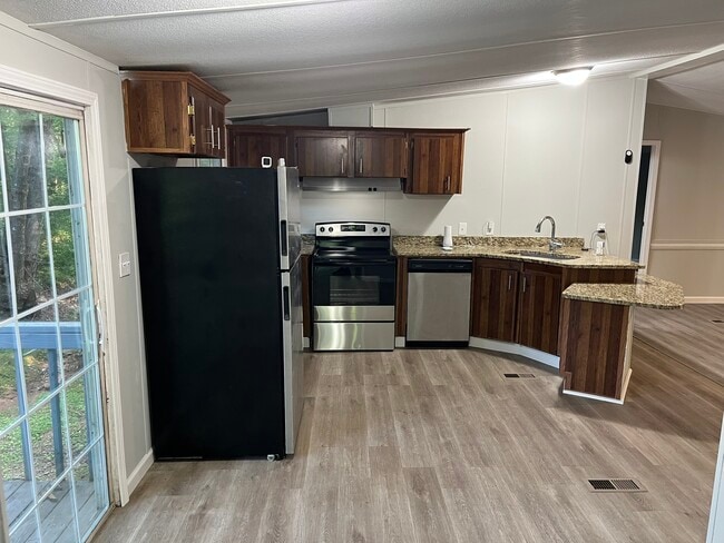 property at 3 Gennett Ct