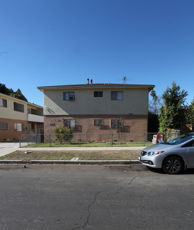 1233 N Hoover St in Los Angeles, CA - Building Photo - Building Photo