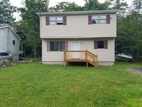 1546 Black Birch Way in Tobyhanna, PA - Building Photo - Building Photo