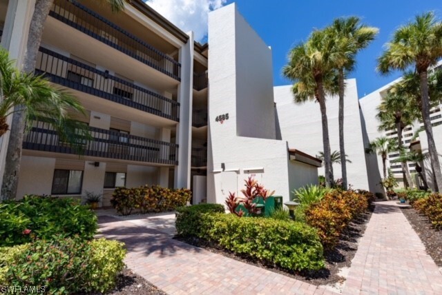 4585 Trawler Ct in Ft. Myers, FL - Foto de edificio - Building Photo