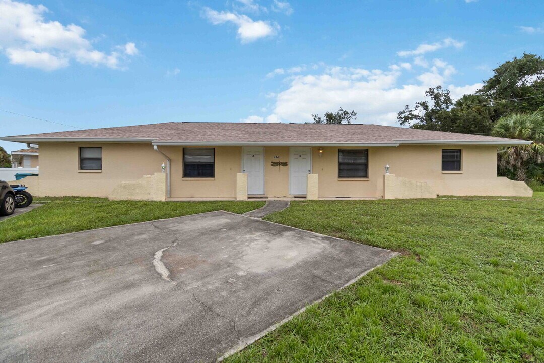 284 Lomond Dr in Port Charlotte, FL - Building Photo