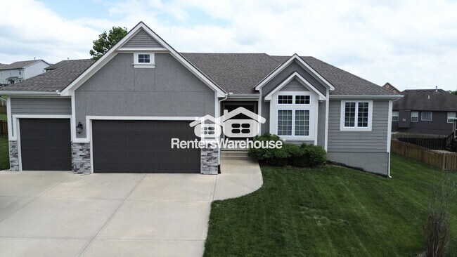 1202 Ridge Tree Ln in Pleasant Hill, MO - Building Photo - Building Photo