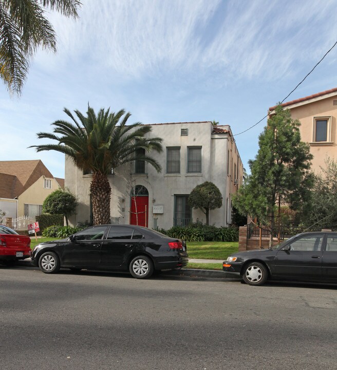 1555 Kenmore Ave in Los Angeles, CA - Building Photo