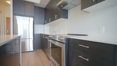 8960-8960 Jane St in Vaughan, ON - Building Photo - Building Photo