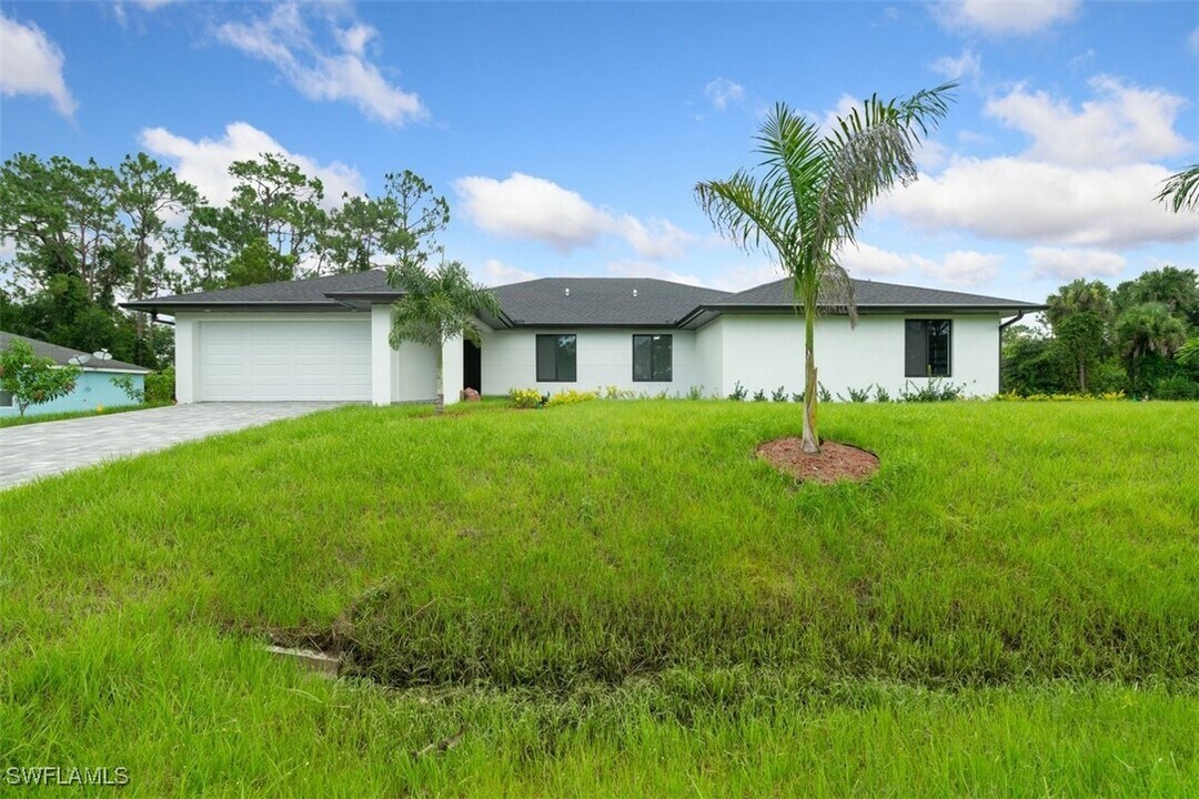 5016 28th St SW in Lehigh Acres, FL - Building Photo