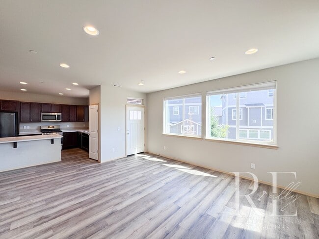 1060 Banyan St in Bremerton, WA - Building Photo - Building Photo