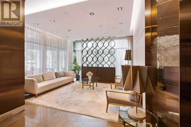 85 The Donway W in Toronto, ON - Building Photo - Building Photo