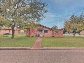 2404 Cottonwood Dr in Georgetown, TX - Building Photo
