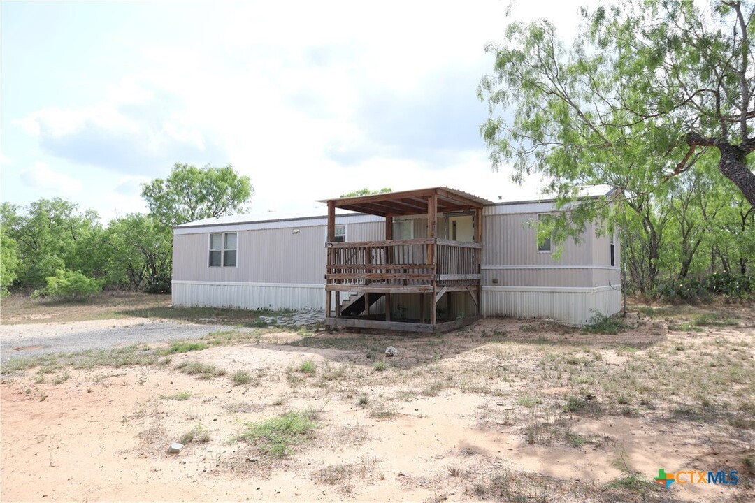 1103 Olmos Rd in Seguin, TX - Foto de edificio