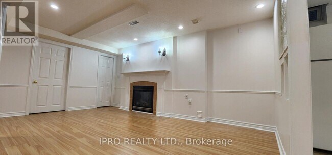 4346 Spinningdale Ct in Mississauga, ON - Building Photo - Building Photo