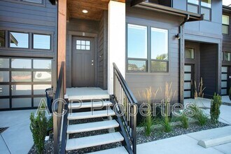 1318 Bradley Ct in Lynden, WA - Building Photo - Building Photo