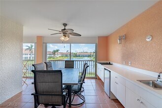 2365 Hidden Lake Ct in Naples, FL - Building Photo - Building Photo