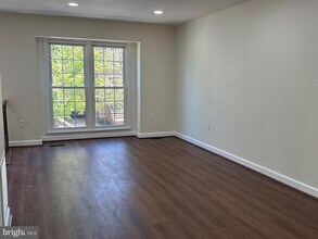 46879 Trumpet Cir in Sterling, VA - Foto de edificio - Building Photo