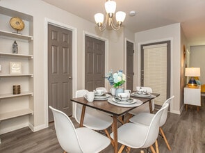 La Mansion in Brownsville, TX - Building Photo - Building Photo