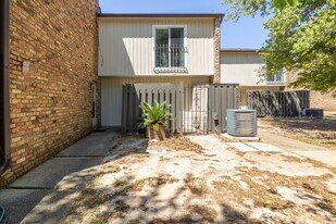 4741 Huron Dr in Pensacola, FL - Building Photo