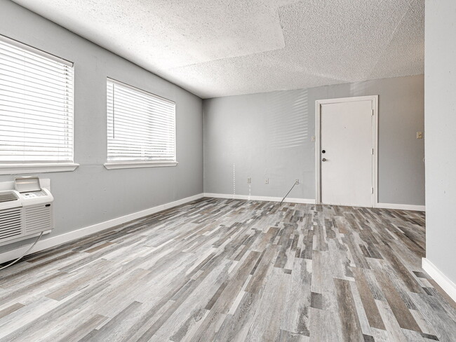 Blue Sky Apartments in Ardmore, OK - Building Photo - Building Photo