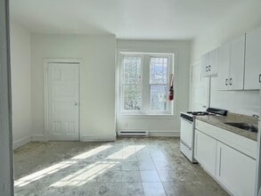 4620 Wayne Ave, Unit Apt #2 in Philadelphia, PA - Foto de edificio - Building Photo