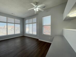 3800 Broadway Blvd, Unit A in Kansas City, MO - Building Photo - Building Photo