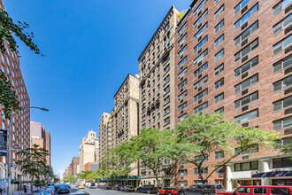 311 E 72nd St in New York, NY - Building Photo - Building Photo