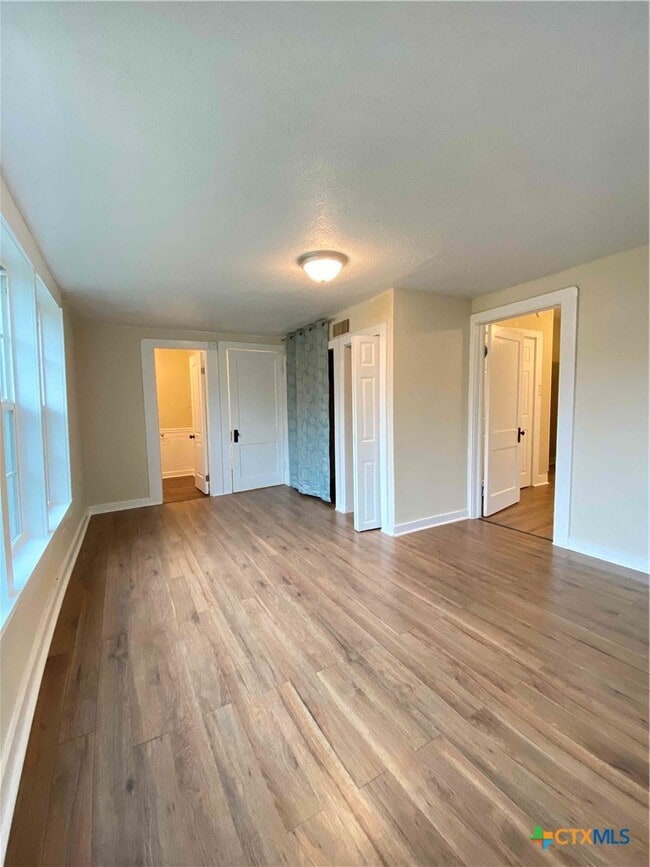 property at 904 N Main St