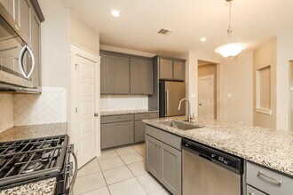 10526 Rosalina Lp in Converse, TX - Foto de edificio - Building Photo