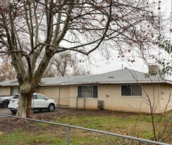 5731 Lalley Ln in Anderson, CA - Building Photo