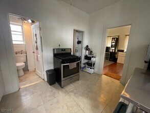 554 W Broad St in Westfield, NJ - Building Photo - Building Photo