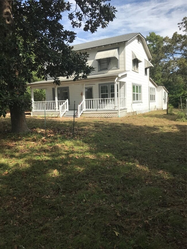 2909 Sam Houston Ave in Huntsville, TX - Building Photo - Building Photo