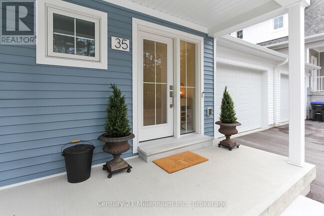 35 Linda Ln in Wasaga Beach, ON - Building Photo - Building Photo