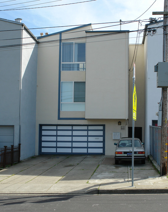 118-120 Byrne St in Daly City, CA - Building Photo