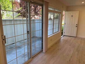 3567 Farm Hill Blvd-Unit -14 in Redwood City, CA - Building Photo - Building Photo