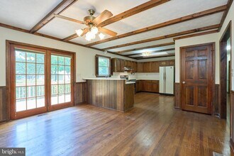 8332 Hilltop Ave in Vienna, VA - Building Photo - Building Photo