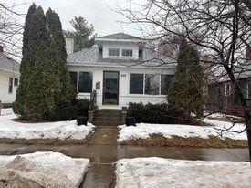 422 E Howard St in Winona, MN - Building Photo