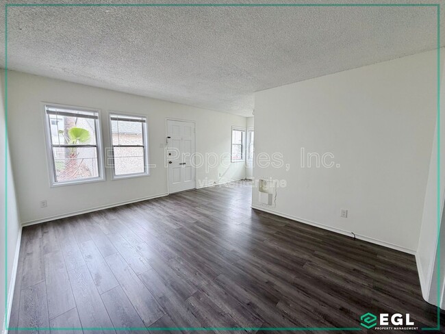 315 W Queen St in Inglewood, CA - Building Photo - Building Photo