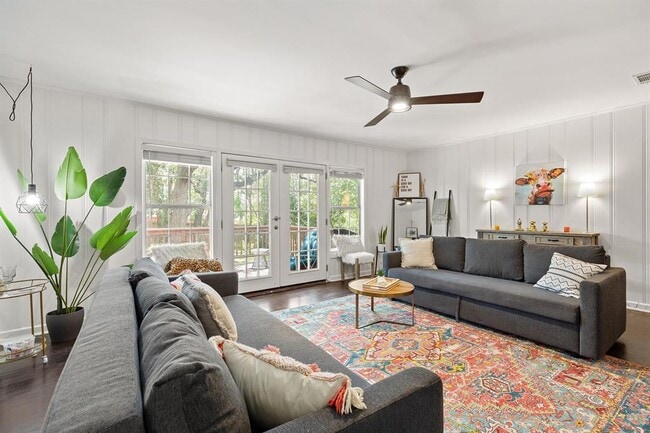property at 3005 Menchaca Rd