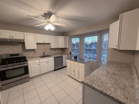 708 Stony Brook Way in North Brunswick, NJ - Building Photo