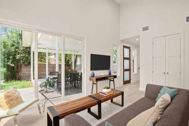 3003 Ray Wood Dr in Austin, TX - Building Photo - Building Photo