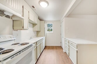766 120th St S, Unit B in Tacoma, WA - Building Photo - Building Photo