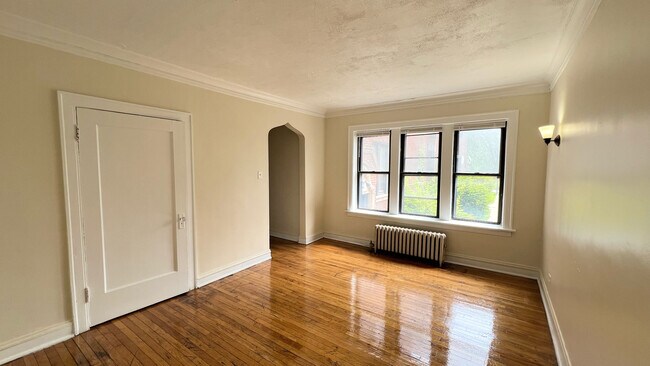 8748 S Dauphin Ave in Chicago, IL - Building Photo - Building Photo