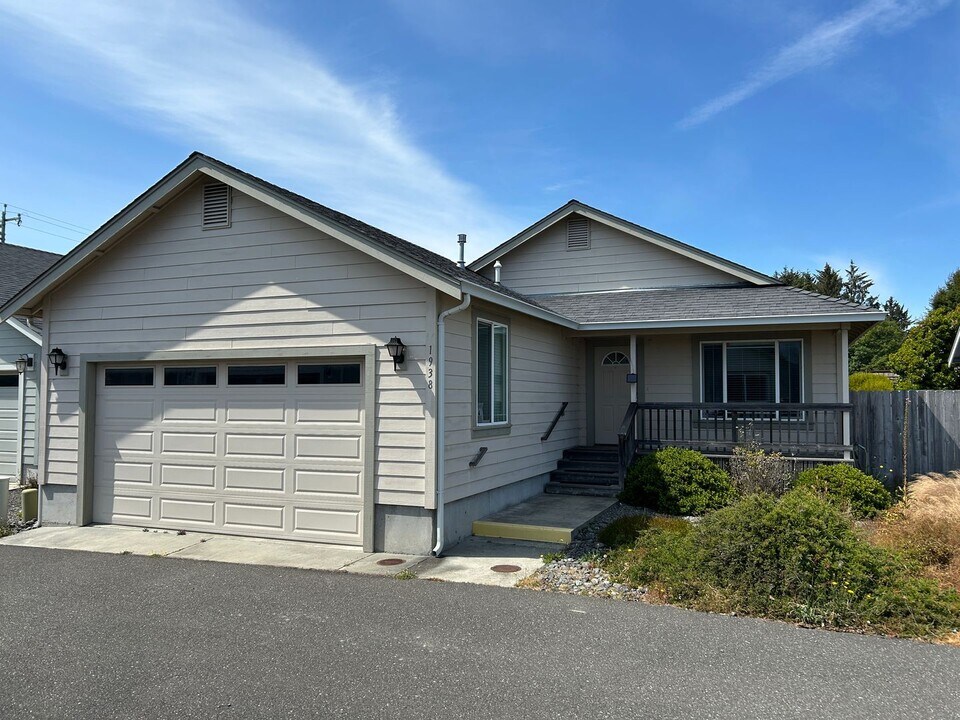 1938 Elmwood Pl in Mckinleyville, CA - Building Photo