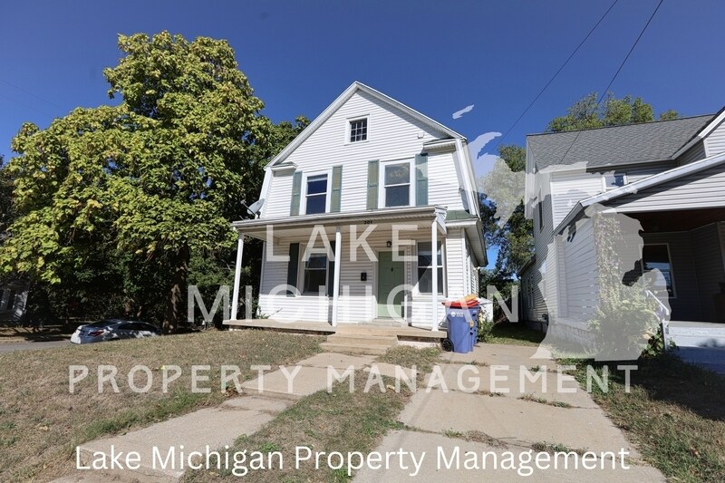 301 Ann St NE in Grand Rapids, MI - Building Photo