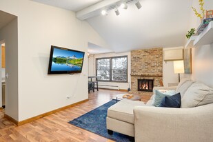 1008 Westbrooke Way in Hopkins, MN - Building Photo