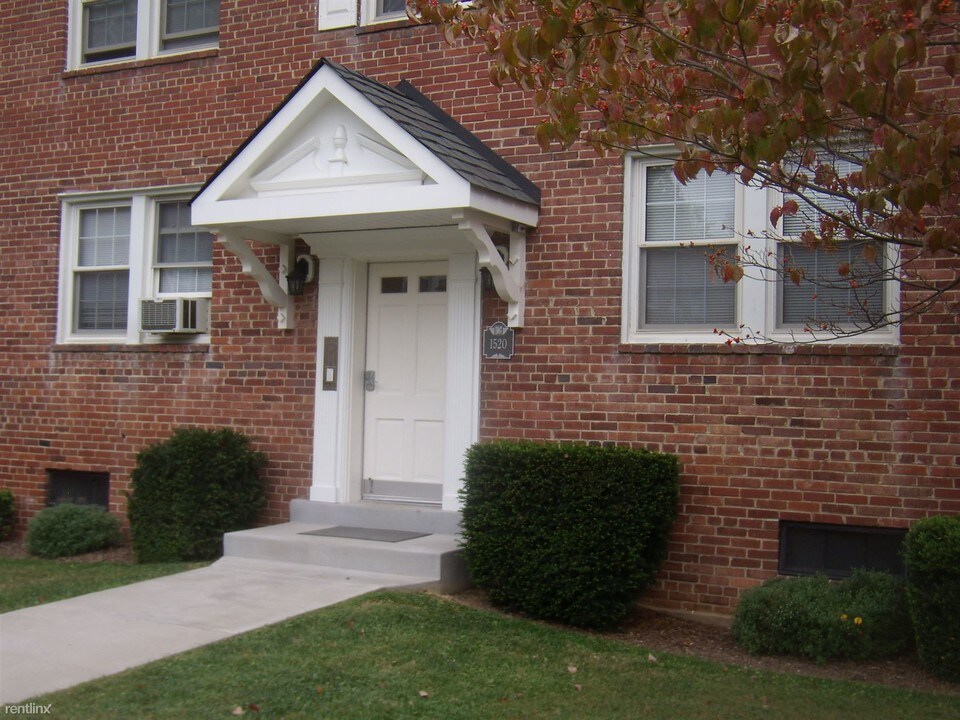 1530 N Lancaster St in Arlington, VA - Building Photo