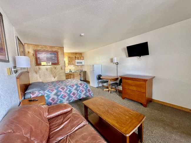 102 N Maple Ave in Rapid City, SD - Building Photo - Building Photo