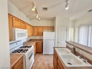 6321 Snap Ridge St in North Las Vegas, NV - Building Photo - Building Photo