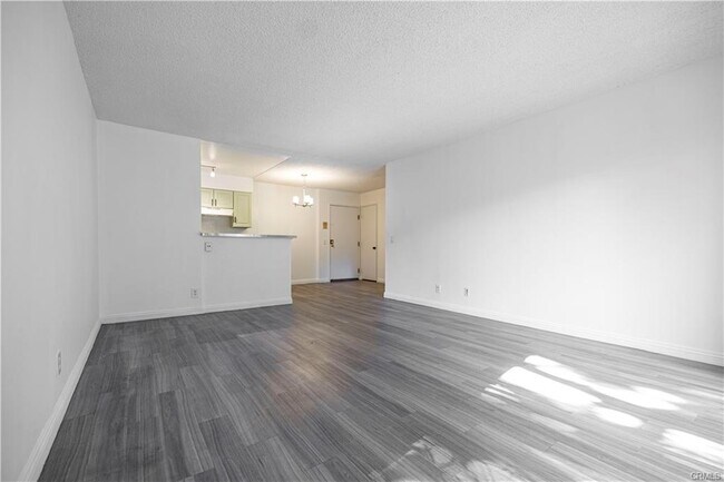 20234 Cantara St, Unit 269 in Los Angeles, CA - Building Photo - Building Photo