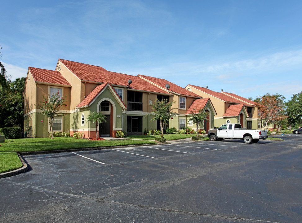 Bella Vista Lake Condominium in Kissimmee, FL - Building Photo