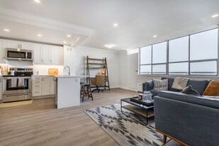 633 Northcliffe Boulevard in Toronto, ON - Building Photo